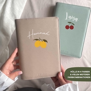 DELOA ® U Hefthülle, U-Heft Hülle mit Fach für Impfpass in Saffiano Kunstleder (Lemon & Cherries)