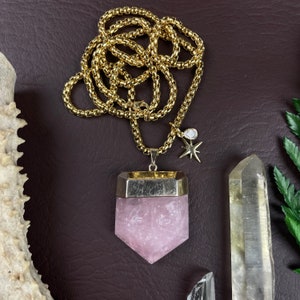 Sinoe/// Large Rose Quartz Charm Statement Necklace (DEJ-MAE11)