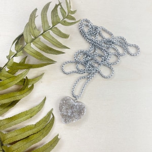 Iynx/// Silver Druzy Heart Statement Necklace (DEJ-N24A21-3)