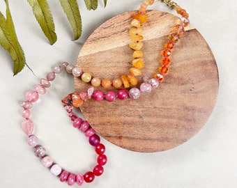 Récolte/// Collier de perles noué à la main avec confettis de cristal de pierres précieuses ombrées (DEJ-BBCB10-4)