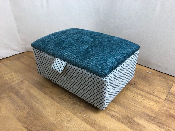 Foot pouffe with sales storage