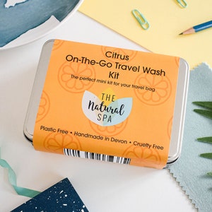 Kit da viaggio Citrus Zero Waste, set regalo da viaggio in latta con 1 saponetta, 1 balsamo al limone e 2 saponette (sorbetto al limone e prato) vegano