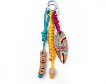 Portachiavi da surf – Portachiavi in legno a forma di tavola da surf, regalo da spiaggia, ciondolo per borsa, regalo per gli amanti dell'oceano, accessorio fatto a mano
