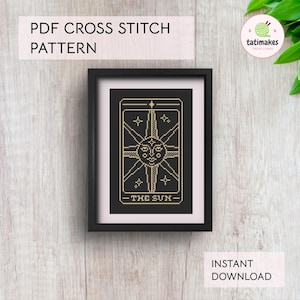 Puede incluir: Un patrón de punto de cruz enmarcado con un diseño de sol dorado sobre un fondo negro. El texto "PDF CROSS STITCH PATTERN" está en la parte superior y "THE SUN" en la parte inferior. Las palabras "INSTANT DOWNLOAD" están en la parte inferior.