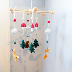 Mobile baby animals of the forest decoration baby room green fir tree
