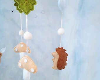 Mobile baby animals of the forest baby room decoration beige white green Mobile baby animals of the forest baby room decoration beige white green