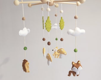 Mobile bébé animaux de la forêt décoration chambre bébé beige blanc vert