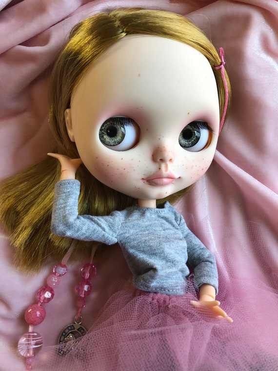 stock blythe doll