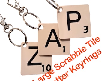 LLavero grande con letra de ficha de Scrabble / Charm para bolso - Llaveros hechos a mano - Scrabble Nostalgia Keryings.