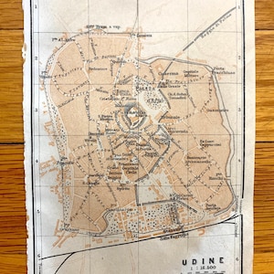 Antigüedad 1913 Udine, Italia Mapa de Baedekers Guide – Friuli-Venezia Giulia, Piazza della Libertà, Piazza del Castello, Tiepolo, Caravaggio