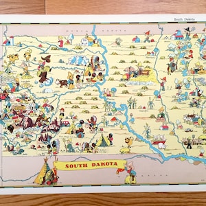 Antieke kaart South Dakota uit 1935 uit Our Gay Geography door Ruth Taylor – Sioux Falls, Rapid City, Aberdeen, Brookings, Black Hills, SD