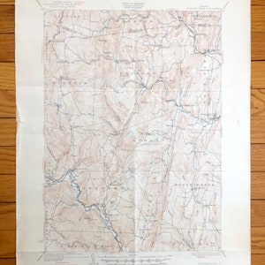 以下が含まれることがあります： バーモント州のヴィンテージマップで、チェスター、グラフトン、アテネ、タウンゼント、ウェストミンスターの町が示されています。このマップはクリーム色の紙に印刷されており、スケールバーと凡例が含まれています。