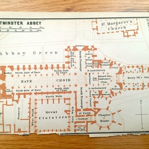 Puede incluir: Un mapa vintage de la abadía de Westminster en Londres, Inglaterra. El mapa muestra la disposición de la abadía, incluyendo la nave, el coro, los claustros y la capilla de Enrique VII. El mapa está impreso en papel color crema con líneas y texto marrones.