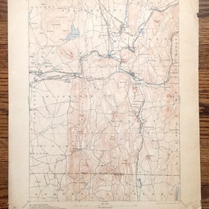 Puede incluir: Un mapa antiguo de las ciudades de Granby, South Hadley, Holyoke, Ludlow, Wilbraham, Longmeadow y Somers, Massachusetts. El mapa está impreso en papel y muestra las carreteras, los ríos y otras características de la zona. El mapa está fechado en 1891.