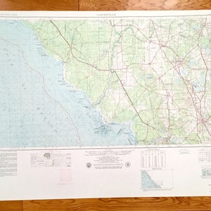 Puede incluir: Un mapa vintage de la zona alrededor de Jacksonville, Florida. El mapa está impreso en papel y muestra carreteras, ríos y otras características geográficas. El mapa está titulado "Jacksonville" y tiene una barra de escala y una leyenda.