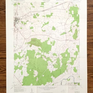 Könnte beinhalten: Eine alte topografische Karte der Gegend um Culpeper, Virginia. Die Karte ist auf cremefarbenem Papier gedruckt und zeigt grüne und braune Linien und Markierungen. Die Karte enthält den Text "CULPEPER 14" und "1968".