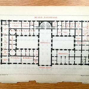 Puede incluir: Un plano de planta en blanco y negro del Museo Nazionale, que muestra la disposición de la Pinacoteca, el Medagliere y la Biblioteca. El plano está etiquetado como "Primo Piano" e incluye números de habitaciones.