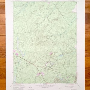 以下が含まれることがあります： ブルックスビル、ニュージャージー州周辺のヴィンテージ地形図。この地図は、この地域の地形、道路、水路を示しています。地図は紙に印刷されており、緑と白の配色になっています。