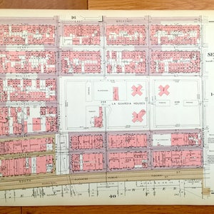 Mapa antiguo de Manhattan, Nueva York del Manhattan Land Book de Bromley de 1955 - Lower East Side, Two Bridges, Laguardia y Corlears Hook Houses NYC