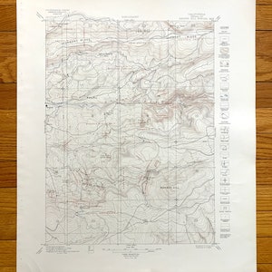 Puede incluir: Un mapa topográfico en blanco y negro de la zona de Harmony Ridge y Banner Hill en California. El mapa muestra curvas de nivel, carreteras, senderos y otras características. El mapa está titulado "California, Banner Hill Special Map".