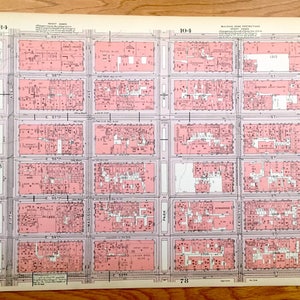 Antike Manhattan, New York Stadtplan aus Bromleys 1955 Manhattan Land Book – Central Park South, Theater District Midtown East Clinton NYC