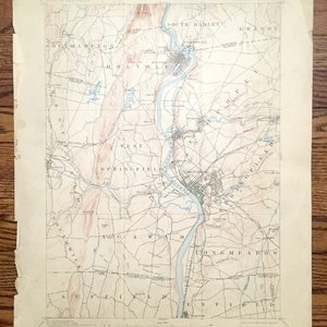 Puede incluir: Un mapa antiguo de Springfield, Massachusetts, que muestra las ciudades y pueblos circundantes. El mapa está impreso en papel envejecido y presenta un contorno detallado del río Connecticut.