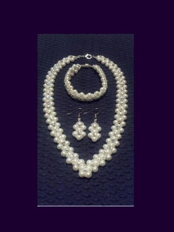 Items similar to Bridal Jewelry Set on Etsy