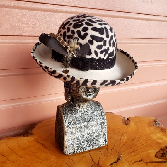 Upcycled Wool Cloche Hat: Leopard Print, Vintage Key  display picture 1