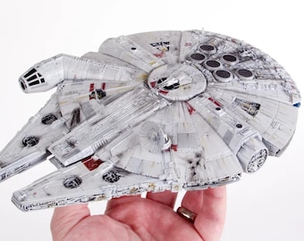 Construcción por encargo del Halcón Milenario de Star Wars Bandai a escala 1/144