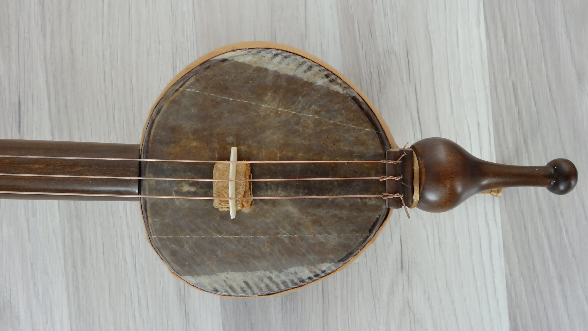 арабский ребаб музыкальный инструмент. арабский ребаб инструмент. арабский ребаб. арабский ребаб. кеманча струнные смычковые.