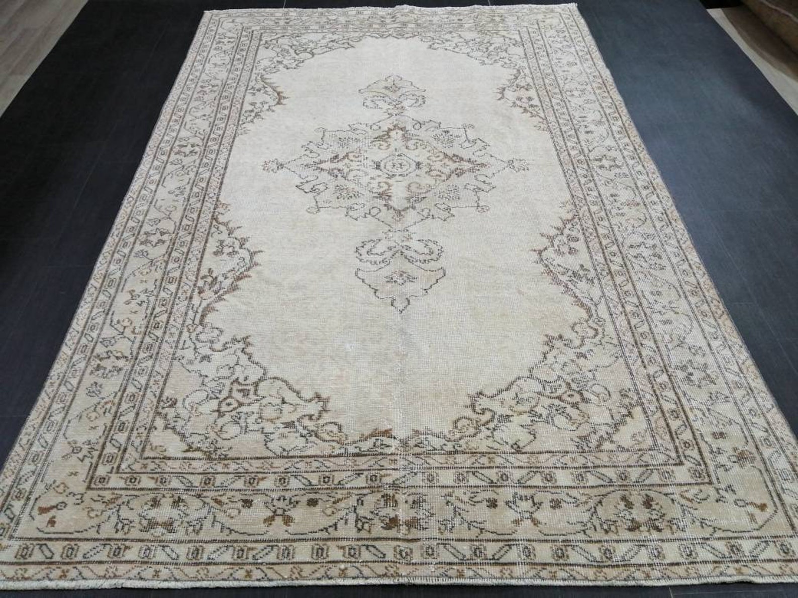 Neutral Vintage Turkish Rug 5.5 X 8.4 Neutral Vintage Persian Rug Muted ...