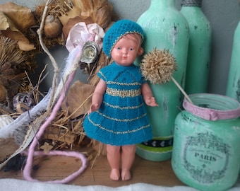 Schildkröt kleine alte Puppe 16cm mit handgemachten Strick Kleidung vintage - das richtige Geschenk für Puppenmami