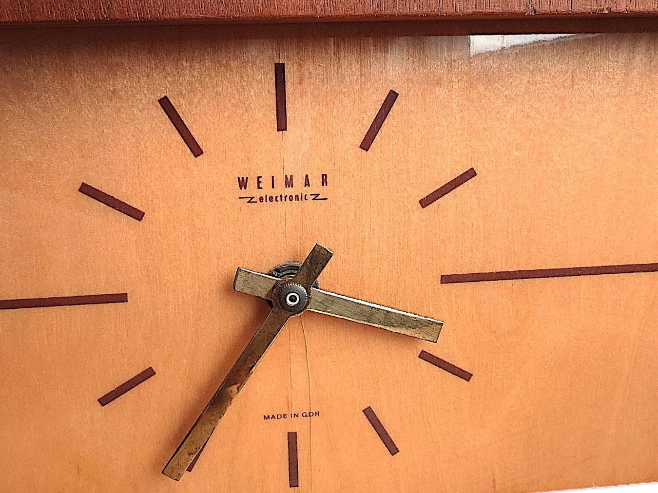 Weimar Electronic DDR Table Clock – Mid Century Vintage Wooden