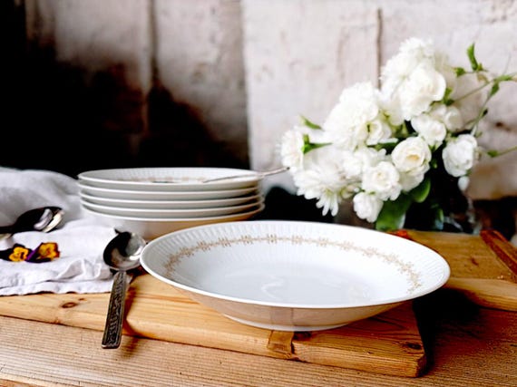 Lorenz Hutschenreuther Vintage Soup Plate Set – 6 Deep Plates With Gold Tendril and Relief Decoration