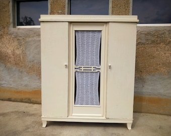 Shabby chic grote 3-deurs kledingkast landhuis kast antiek antiek massief hout wit antiek wit craquelé glazen deur gehaakt gordijn