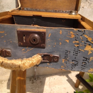 Caja de madera antigua, estilo shabby chic, estilo vintage, en gris, almacenamiento único, estilo rústico, estilo wabi-sabi.