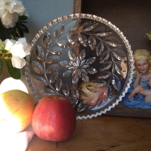 Piatto da portata vintage in cristallo – effetti di luce floreali ed eleganza discreta – piatto per torta