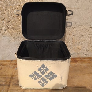 Valise vintage Shabby Chic en simili cuir blanc rangement unique maison de campagne
