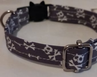 Cat Collar Cat Skulls, Halloween collar for cats, kitten collar, black collar, small dog collar, Crafts4Cats