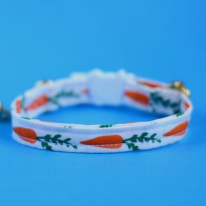 Cat collar breakaway // Carrots // Cat collar kitten collar with bell //cat collar personalized//cat collar safety//organic cotton