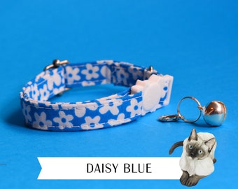 Blue cat collar 'Daisy Blue' # white dasy flowers on blue