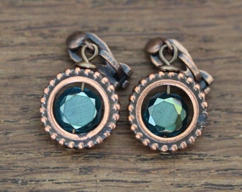 vintage clip-on earrings / KAEA / green sparkling glass stones