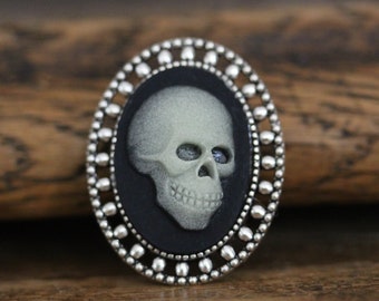 Victorian brooch with cameo