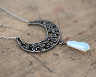 Necklace /ELFENMOND/ with opal