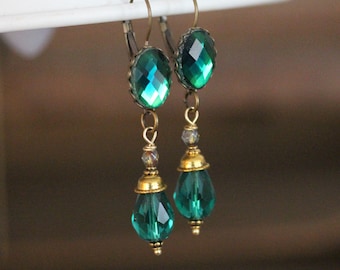 beautiful long earrings / elf spirit / earrings with green glass beads