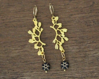 long golden earrings / flora / with glass flowers