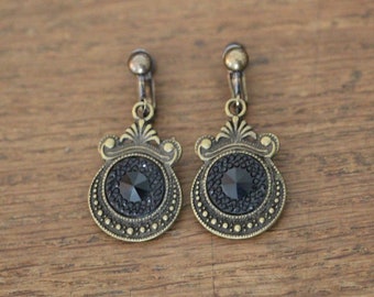 Clip-on earrings / Rubens / adjustable with vintage cameo