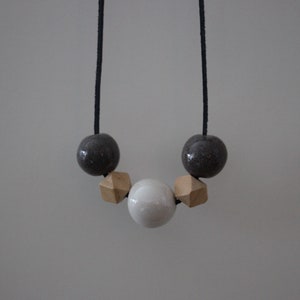 WOOD ORIENTAL Necklace with Pendant image 2