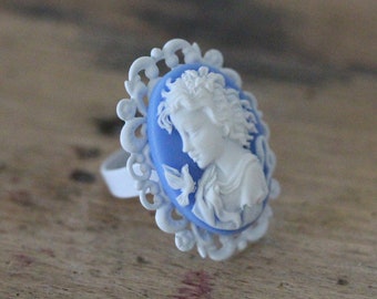 Ring with Cameo