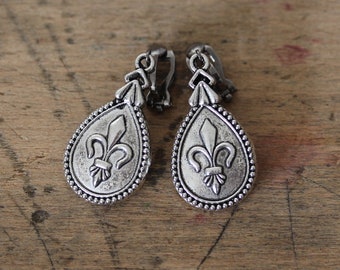 Clip on Earrings silver tone Fleur-de-Lys